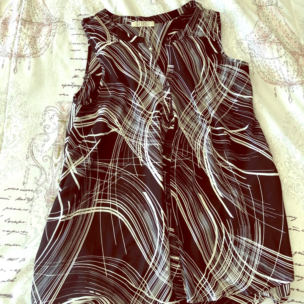 Black & white pattern sleeveless button up blouse